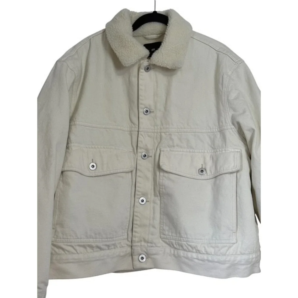H&M White Sherpa Collar Button Accent Jean Jacket Lined Men Short Casual